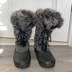 Snow boots